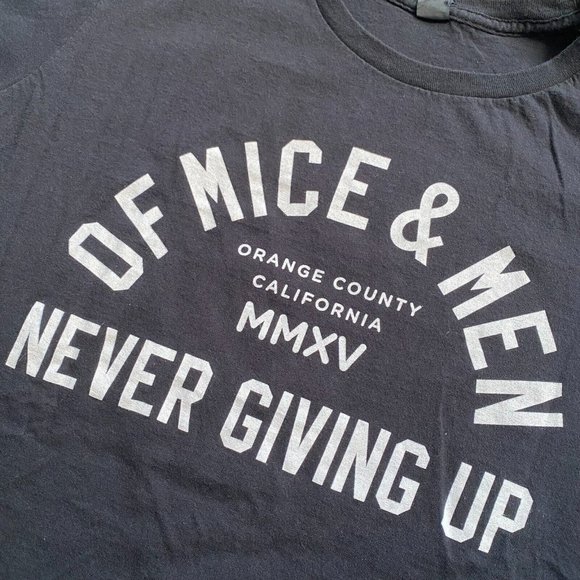 Of Mice & Men L Never Giving Up MMXV 2015 Graphic Band Tee T-Shirt Metalcore - Picture 2 of 11